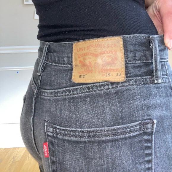 Distressed 513 Levi’s in black (men’s but I wore them) - Picture 8 of 9